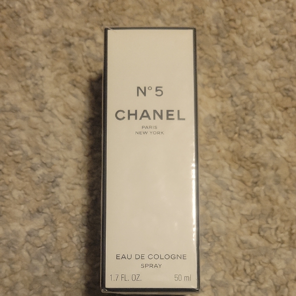 CHANEL No. 5 Eau de Cologne in White Box